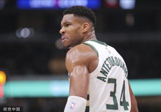 篮下对抗中 篮下对抗中