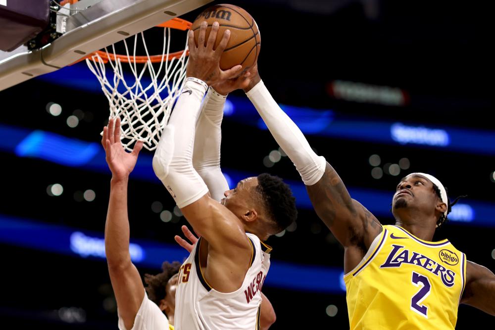 据明显优势 据明显优势